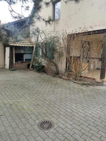 Charmante Maison de Ville Atypique de 160 m² - Proche de Toutes Commodités