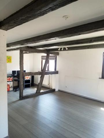 Charmante Maison de Ville Atypique de 160 m² - Proche de Toutes Commodités