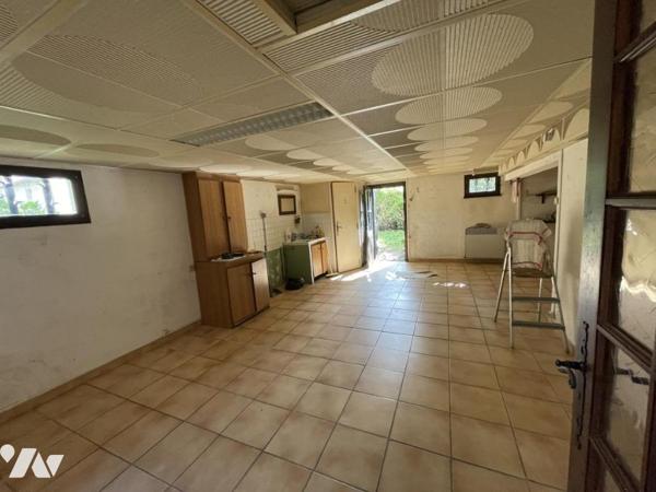 Villa avec piscine et grand terrain arboré