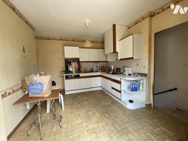 Villa avec piscine et grand terrain arboré