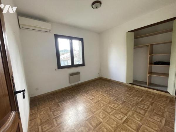 Villa avec piscine et grand terrain arboré