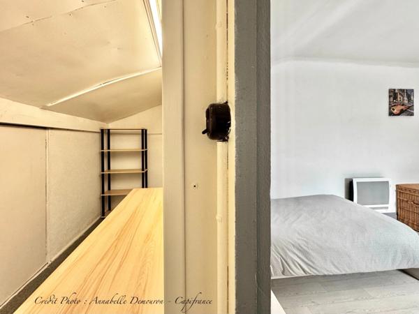 Maison individuelle de ville à CEBAZAT (63) avec garages, cour, jardin, dépendances et T2 indépendant.