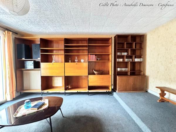 Maison individuelle de ville à CEBAZAT (63) avec garages, cour, jardin, dépendances et T2 indépendant.