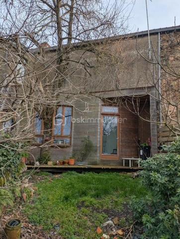 🏡 Maison de ville de charme située en plein centre de Pouancé, cette maison de ville pleine de charme offre de beaux volumes 
      et un cadre de vie idéal pour une famille.

📌 Elle se compose de 7, dont 6 chambres, et bénéficie d'un jardin de 152 m2, un véritable atout en centre ville.
      Le bien est classé DPE D, assurant un bon compromis entre confort et performance énergétique.

📍 Emplacement idéal :
      ▪️ Écoles, collège et commerces accessibles à pied 
      ▪️ À 15 min de Châteaubriant 
      ▪️ À 46 min d'Angers 
      ▪️ À 55 min de Rennes 
      ▪️ 1h 15 de Nantes 
      ▪️ 50 min de Laval 

🏰 Pouancé, ville d'histoire et de caractère, est reconnue par son dynamisme sportif,
      ses activités équestres et son riche tissu associatif.
      Un environnement parfait pour les familles recherchant espace, authenticité et qualité de vie.

💰 Prix : 178 000€
Une belle opportunité à découvrir sans tarder.

📞 Appelez-moi pour des informations ou organiser une visite.