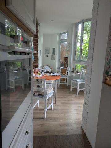 🏡 Maison de ville de charme située en plein centre de Pouancé, cette maison de ville pleine de charme offre de beaux volumes 
      et un cadre de vie idéal pour une famille.

📌 Elle se compose de 7, dont 6 chambres, et bénéficie d'un jardin de 152 m2, un véritable atout en centre ville.
      Le bien est classé DPE D, assurant un bon compromis entre confort et performance énergétique.

📍 Emplacement idéal :
      ▪️ Écoles, collège et commerces accessibles à pied 
      ▪️ À 15 min de Châteaubriant 
      ▪️ À 46 min d'Angers 
      ▪️ À 55 min de Rennes 
      ▪️ 1h 15 de Nantes 
      ▪️ 50 min de Laval 

🏰 Pouancé, ville d'histoire et de caractère, est reconnue par son dynamisme sportif,
      ses activités équestres et son riche tissu associatif.
      Un environnement parfait pour les familles recherchant espace, authenticité et qualité de vie.

💰 Prix : 178 000€
Une belle opportunité à découvrir sans tarder.

📞 Appelez-moi pour des informations ou organiser une visite.
