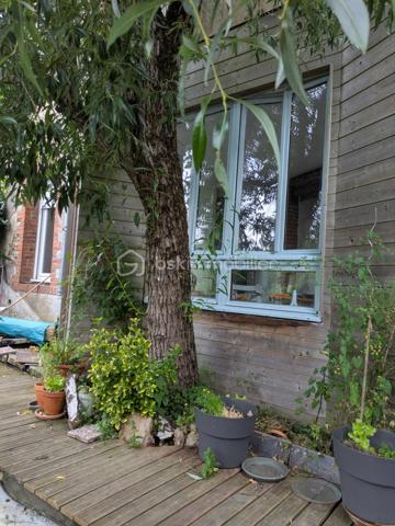 🏡 Maison de ville de charme située en plein centre de Pouancé, cette maison de ville pleine de charme offre de beaux volumes 
      et un cadre de vie idéal pour une famille.

📌 Elle se compose de 7, dont 6 chambres, et bénéficie d'un jardin de 152 m2, un véritable atout en centre ville.
      Le bien est classé DPE D, assurant un bon compromis entre confort et performance énergétique.

📍 Emplacement idéal :
      ▪️ Écoles, collège et commerces accessibles à pied 
      ▪️ À 15 min de Châteaubriant 
      ▪️ À 46 min d'Angers 
      ▪️ À 55 min de Rennes 
      ▪️ 1h 15 de Nantes 
      ▪️ 50 min de Laval 

🏰 Pouancé, ville d'histoire et de caractère, est reconnue par son dynamisme sportif,
      ses activités équestres et son riche tissu associatif.
      Un environnement parfait pour les familles recherchant espace, authenticité et qualité de vie.

💰 Prix : 178 000€
Une belle opportunité à découvrir sans tarder.

📞 Appelez-moi pour des informations ou organiser une visite.