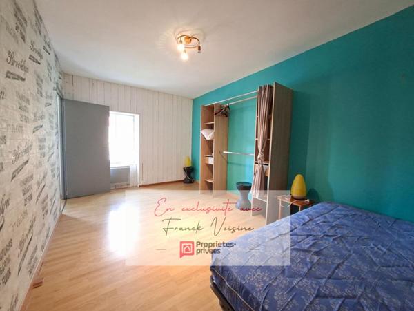 A VENDRE en EXCLUSIVITE aux Herbiers, maison de 130 m2 avec 4 chambres et 1 bureau sur une parcelle de 125 m2