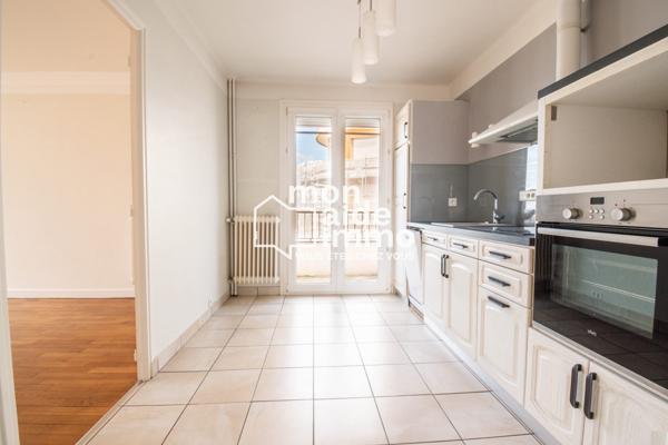 Appartement T3 avec balcons, cave et place de parking