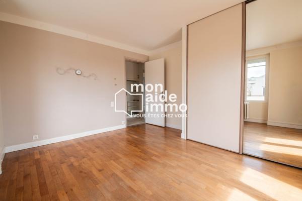 Appartement T3 avec balcons, cave et place de parking