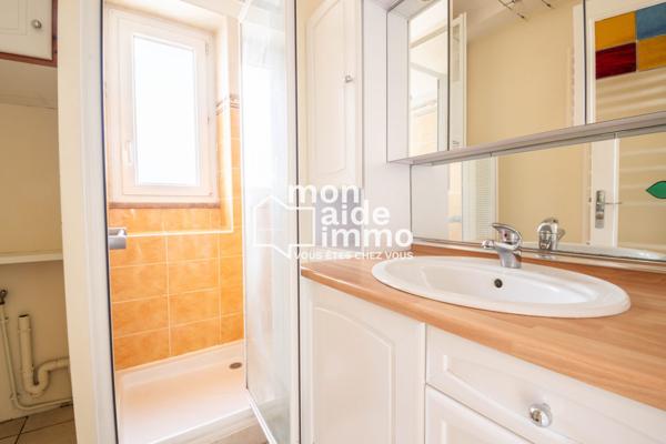 Appartement T3 avec balcons, cave et place de parking