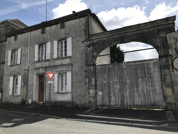 Maison à vendre |  Barbezieux-Saint-Hilaire |  7 pièces | 152 m²