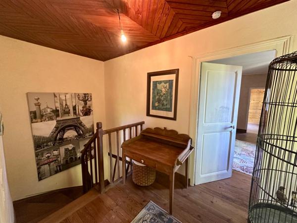 Maison de caractère des années 1940 d'environ 175m² avec multiples dépendances sur un terrain d'environ 6200m²