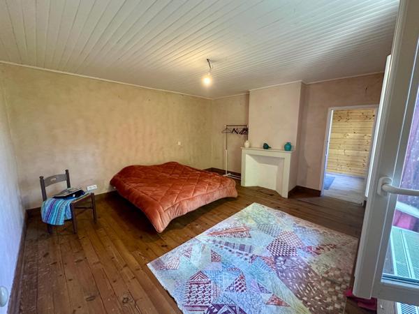 Maison de caractère des années 1940 d'environ 175m² avec multiples dépendances sur un terrain d'environ 6200m²