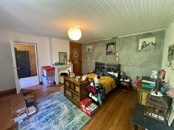 Maison de caractère des années 1940 d'environ 175m² avec multiples dépendances sur un terrain d'environ 6200m²