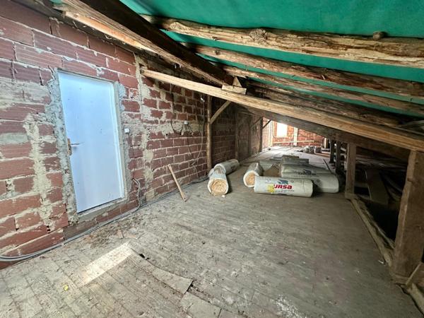 Maison de caractère des années 1940 d'environ 175m² avec multiples dépendances sur un terrain d'environ 6200m²