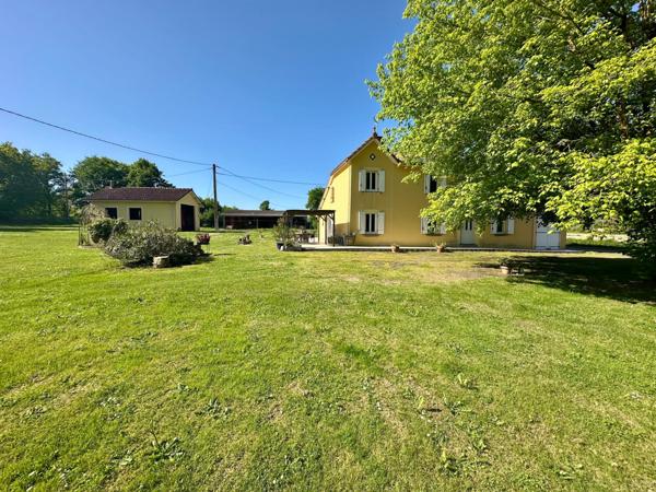 Maison de caractère des années 1940 d'environ 175m² avec multiples dépendances sur un terrain d'environ 6200m²