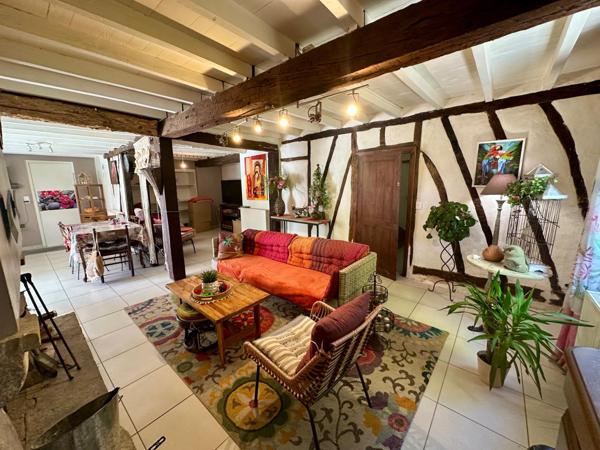 Maison de caractère des années 1940 d'environ 175m² avec multiples dépendances sur un terrain d'environ 6200m²