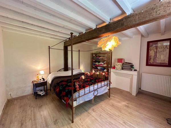 Maison de caractère des années 1940 d'environ 175m² avec multiples dépendances sur un terrain d'environ 6200m²