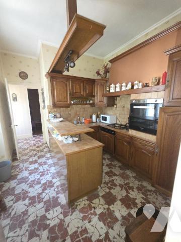 Maison d'habitation avec beau terrain attenant.