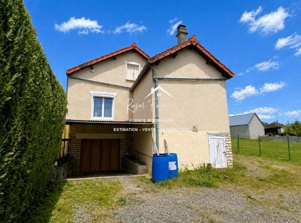 Vue sur le jardin, bien situé dans LIGUEIL, proche du centre à pieds et du cabinet médical
