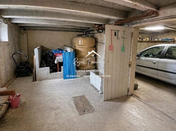 Vue sur le jardin, bien situé dans LIGUEIL, proche du centre à pieds et du cabinet médical