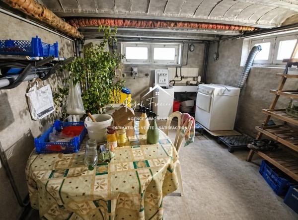 Vue sur le jardin, bien situé dans LIGUEIL, proche du centre à pieds et du cabinet médical