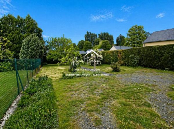 Vue sur le jardin, bien situé dans LIGUEIL, proche du centre à pieds et du cabinet médical