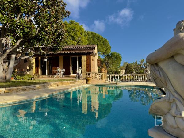 MAISON PROVENÇALE DE PLAIN PIED AU CALME ABSOLU