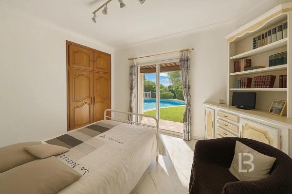 MAISON PROVENÇALE DE PLAIN PIED AU CALME ABSOLU