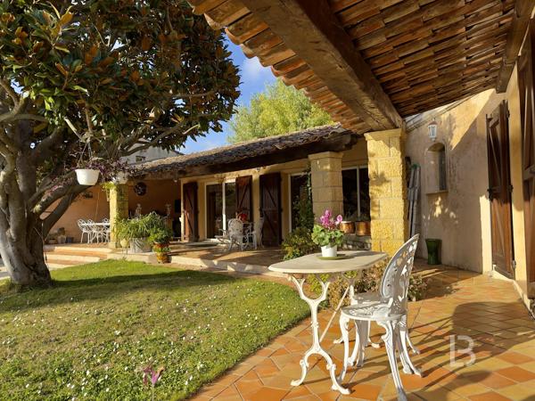 MAISON PROVENÇALE DE PLAIN PIED AU CALME ABSOLU