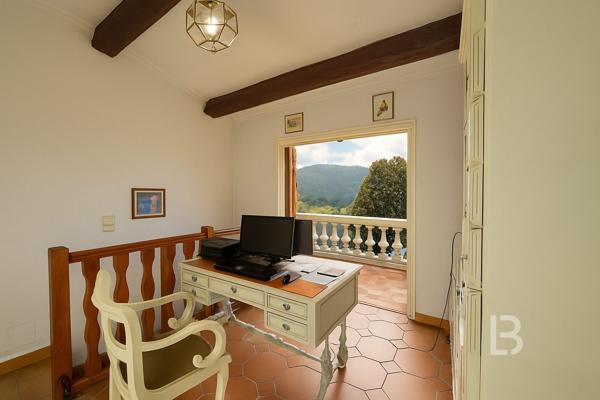 MAISON PROVENÇALE DE PLAIN PIED AU CALME ABSOLU