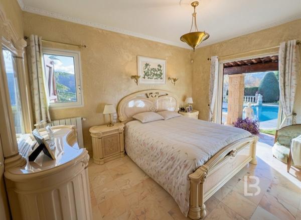 MAISON PROVENÇALE DE PLAIN PIED AU CALME ABSOLU