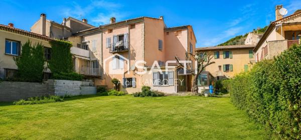 Maison rénovée à Riez, 73 m², 2 chambres, véranda, jardin arboré, proche commodités.