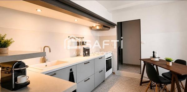 Maison rénovée à Riez, 73 m², 2 chambres, véranda, jardin arboré, proche commodités.