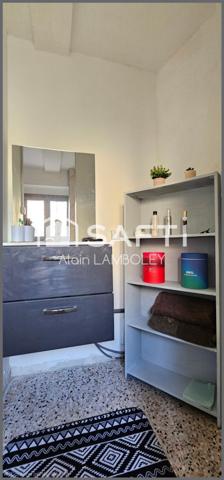 Maison rénovée à Riez, 73 m², 2 chambres, véranda, jardin arboré, proche commodités.