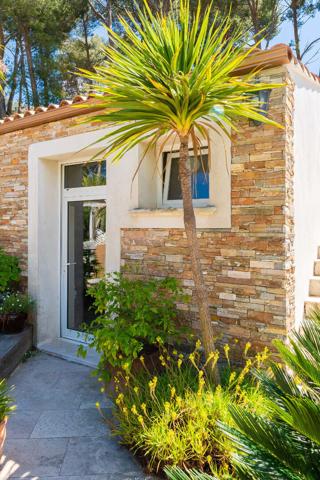 Maison Plan De Cuques 317 m², Prestations haut de gamme , piscine, grand terrain,