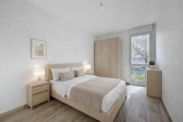 Souplex haut de gamme avec cour et parking