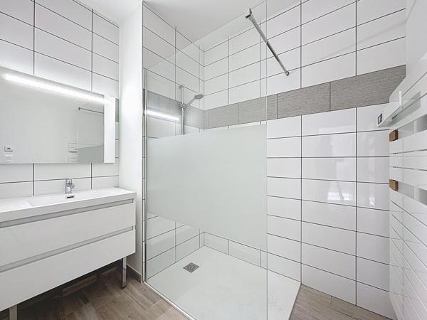 Souplex haut de gamme avec cour et parking