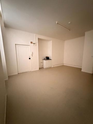A LOUER STUDIO PROCHE CENTRE VILLE A ST QUENTIN 02100