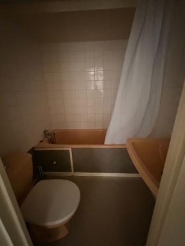 A LOUER STUDIO PROCHE CENTRE VILLE A ST QUENTIN 02100