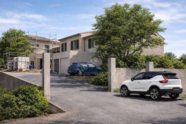 Villa contemporaine 4 pièces 3 chambres, jardin, garage et 2 places de parking