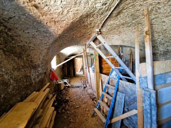 L'ensemble de l'appartement, ainsi qu'une grange en annexe