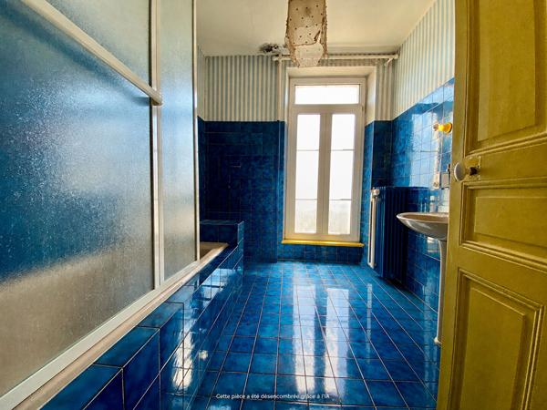 A vendre maison bourgeoise en centre ville de Dinan 8 chambres jardin plein Sud  de. 460m2