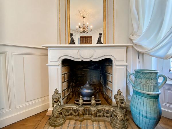 A vendre maison bourgeoise en centre ville de Dinan 8 chambres jardin plein Sud  de. 460m2