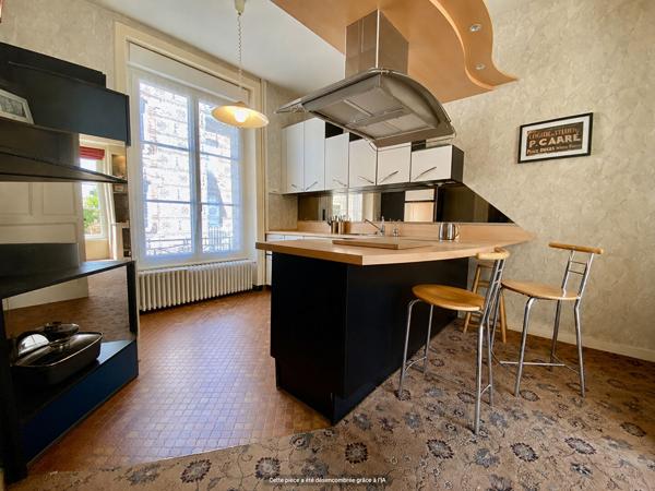 A vendre maison bourgeoise en centre ville de Dinan 8 chambres jardin plein Sud  de. 460m2