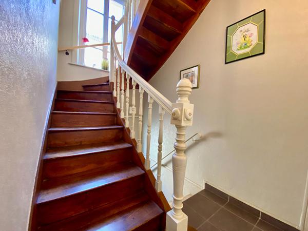 A vendre maison bourgeoise en centre ville de Dinan 8 chambres jardin plein Sud  de. 460m2