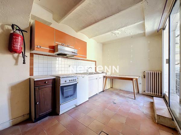 APPARTEMENT + LOCAL COMMERCIAL - 82 M² ET 108 M² - RUE DES POTIERS - PAS DE COPROPRIÉTÉ - PARKING