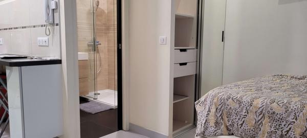 Paris (75016) BEAU STUDIO MEUBLE ET EQUIPE