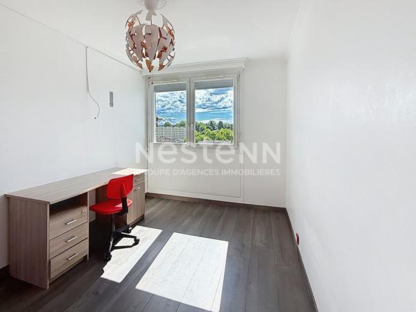 Appartement traversant moderne de 4 Pièces avec Cave et Parking en dernier étage - 69500 BRON