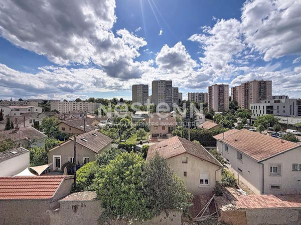 Appartement traversant moderne de 4 Pièces avec Cave et Parking en dernier étage - 69500 BRON